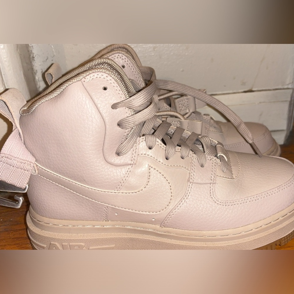 Nike women’s size 8, cool beige color, good condition